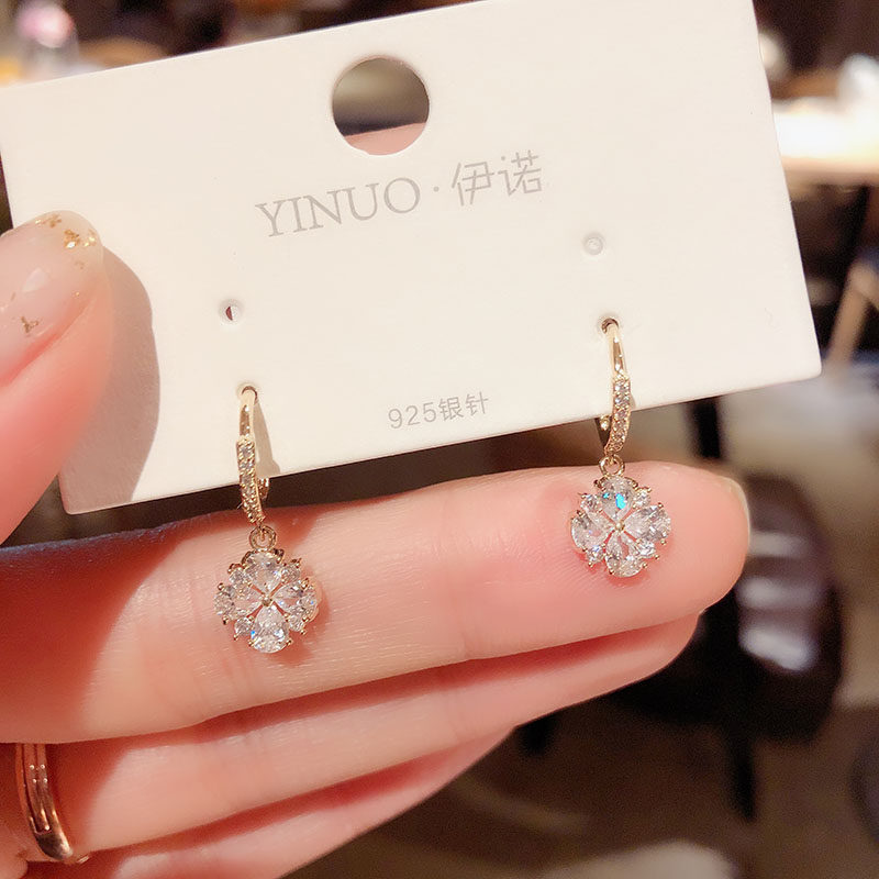 Korea East Gate Temperament Zircon Full Drill Ear Button Earrings Woman Small Cute Fashion 100 Hitch Super Fairy ear pin