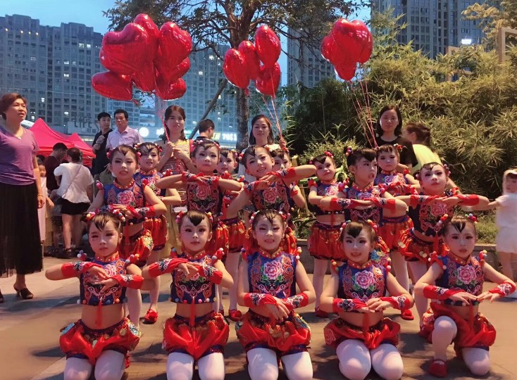 Ngày đầu năm mới Giấc mơ Trung Quốc Em bé thiếu nhi Lễ hội biểu diễn Yangko Trang phục biểu diễn cho nam và nữ Lantern Lantern Trang phục quốc gia trang phục hóa trang cho bé