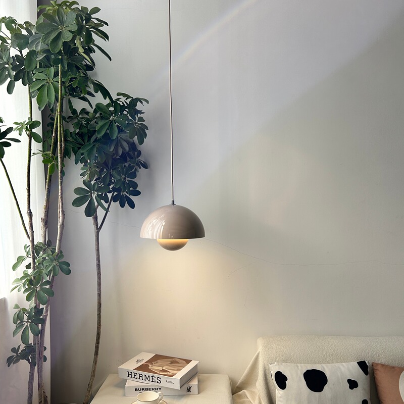 Minimalist Flower Bud Lamp Nordic Designer Vp1 Lighting 2025 Model Bedside Personalized Creative Art Restaurant Small Pendant Light