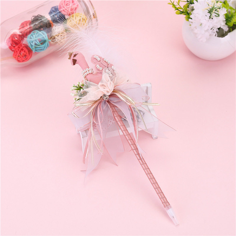 Swan-shaped ballpoint pen Korean creative stationery plastic oil pen elementary school children's school supplies