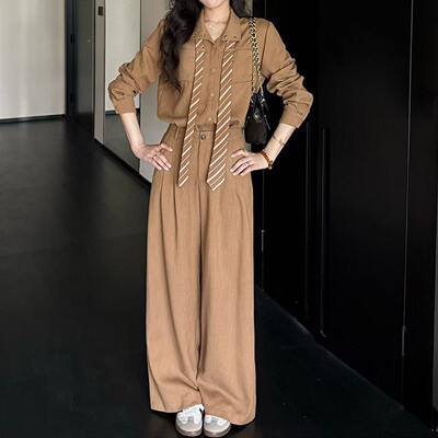 Old Qian's style is extremely good-looking. A complete set of early autumn 2026 new coffee-colored shirt tops and wide-leg pants for women