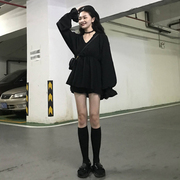 2020 mùa xuân mới V-Collar Hepburn gió Little Black Skirt Loose eo thấp có độ dài dài tay ăn mặc cô gái