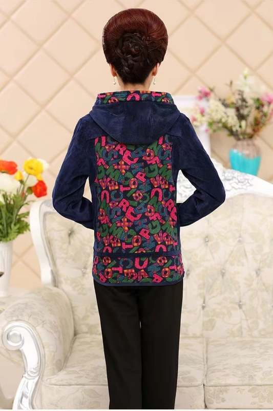 Người cao niên mùa xuân bà mới tải phụ nữ trung niên cỡ lớn 50-60 tuổi