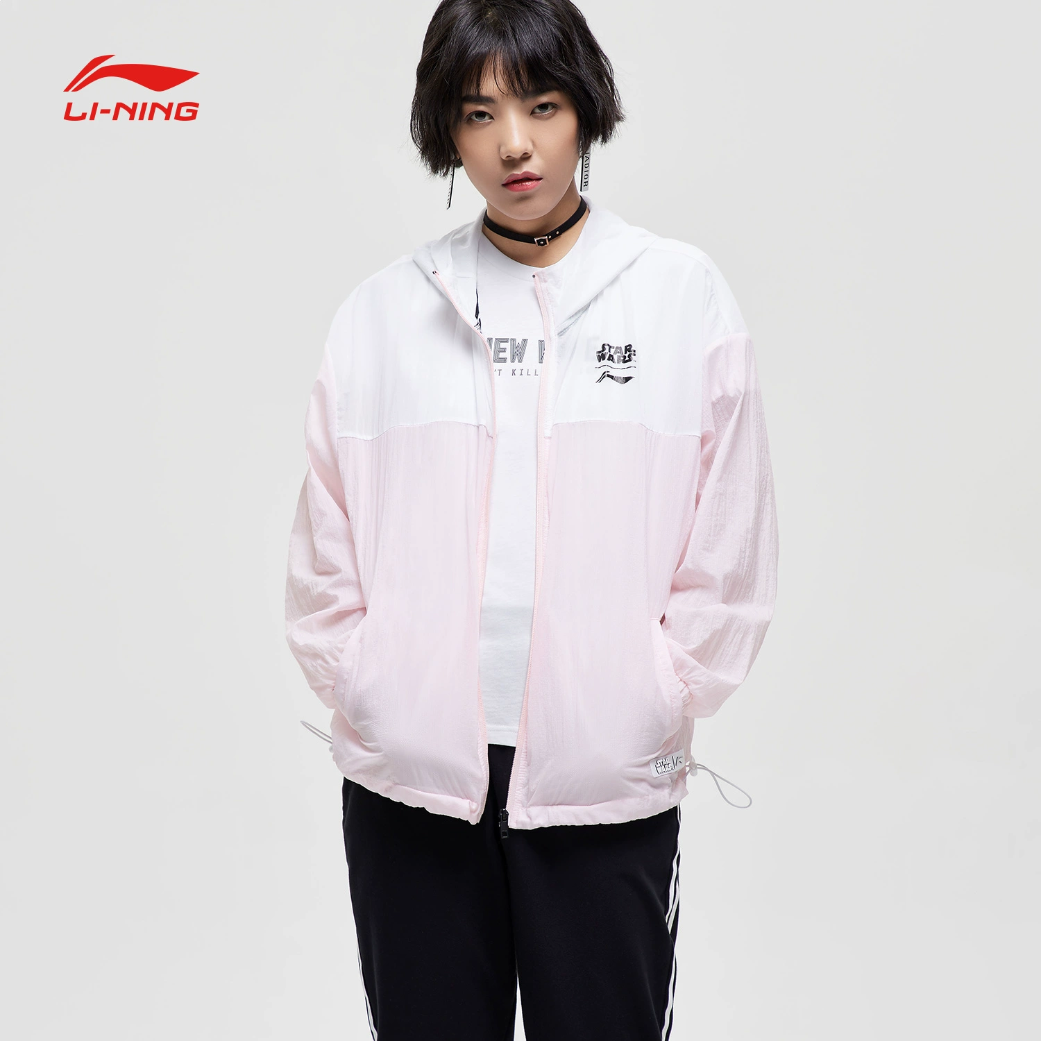 Li Ning Star Wars chung loạt áo gió phụ nữ 2019 mới thời trang mùa hè khâu quần áo thể thao giản dị có mũ trùm đầu - Áo gió thể thao