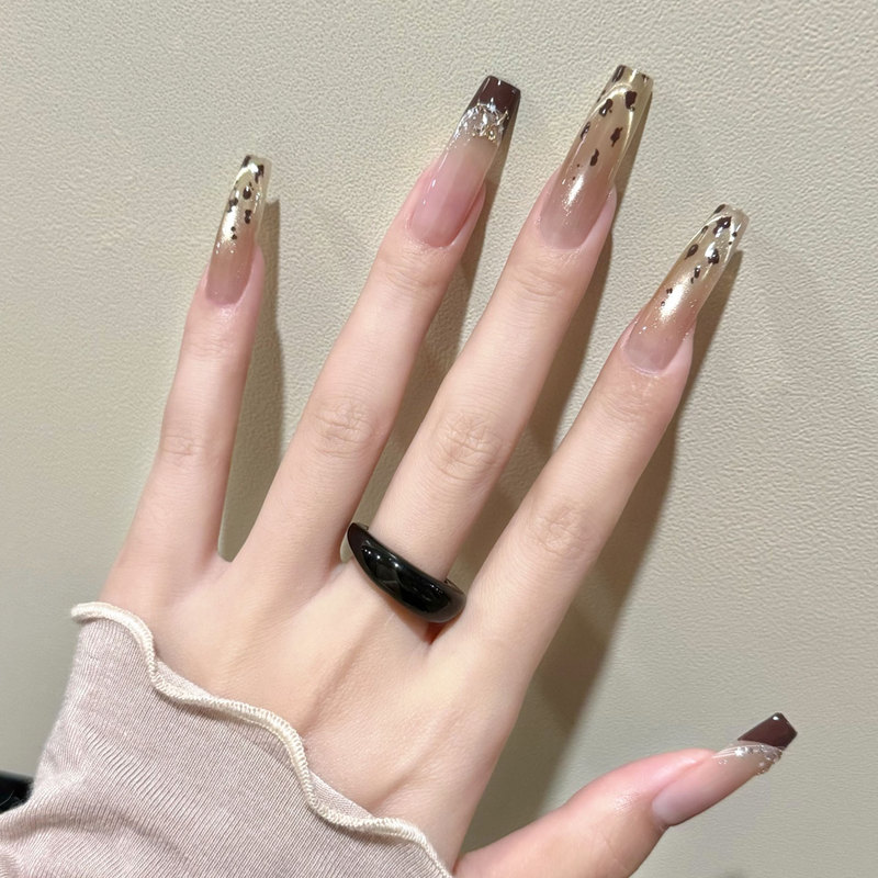 [Chocolate Brown] Autumn and Winter Vibe, Sparkling Golden Brown Hand-Painted Leopard Print French Manicure, Handmade Wearable Nails