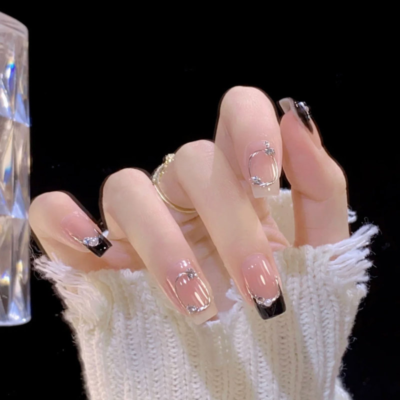 High-End Sweet and Cool Black Asymmetrical French Silver Hook Edge Whitening Manicure Finished Product Removable Handmade Wearable Nails