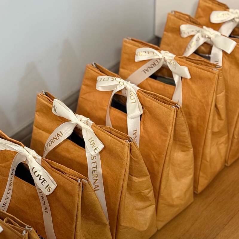 Elegant Wedding Gift Bags, High-End Bridesmaid and Groomsman Gift Bags, Classy and Stylish Hand-Held Bags
