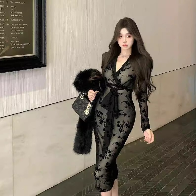 Elegant Mature Style Plus-Size V-Neck Long-Sleeve Dress for Spring and Autumn 150kg - Tight-Fitting, Tie-Up, Mid-Length, High-End, Waist-Cinching, Body-Hugging Dress