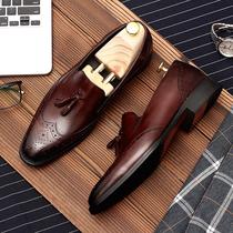  Bullock leather shoes Mens British fashion carved loafers one foot pedal tassel set foot business casual mens shoes