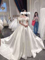 2021 new one-shoulder satin wedding dress big tailing thin Moren style retro simple temperament bride Autumn and Winter