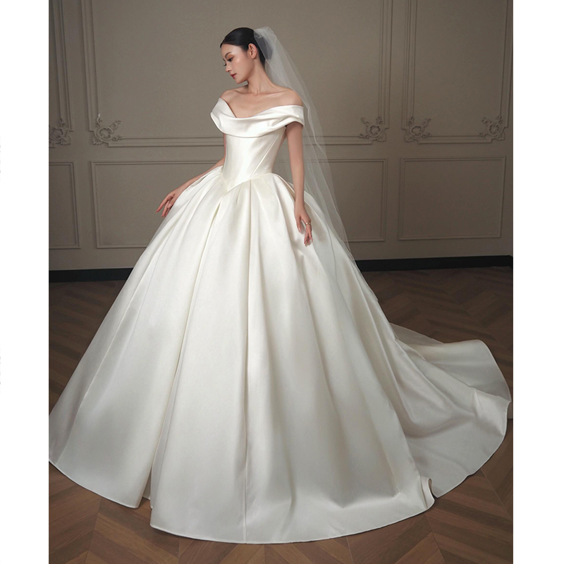 2026 New Style Bridal Off-Shoulder Satin Wedding Dress with Train, Minimalist Plus Size, Slimming, French Hepburn High-End Feel 2026 New Style Bridal Off-Shoulder Satin Wedding Dress with Train, Minimalist Plus Size, Slimming, French Hepburn High-End Feel