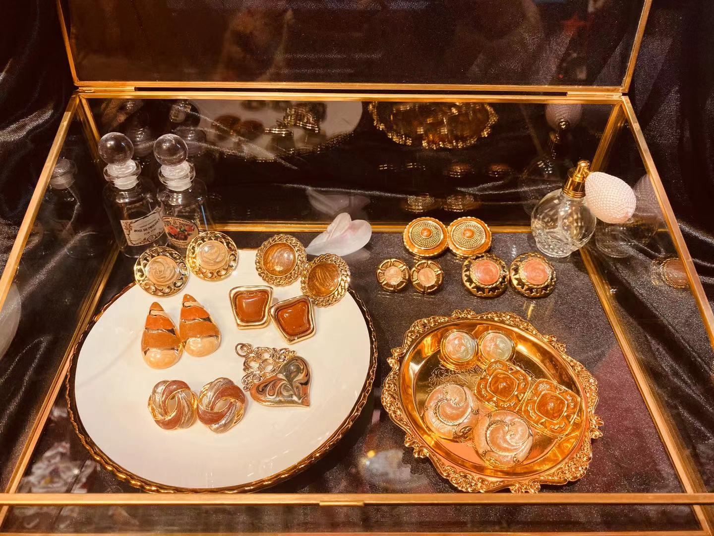 (Millionaires Bean) Vintage Earrings Atlantic Enamel Vintage Ancient With Trinket Ear Clips Europe (5)