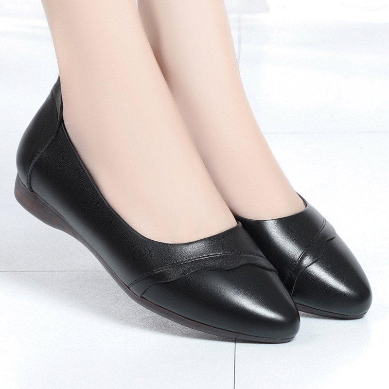 Yierkang spring and autumn new leather flat-heeled mother shoes women's flat-bottomed soft-bottomed non-slip shallow mouth middle-aged and elderly leather shoes