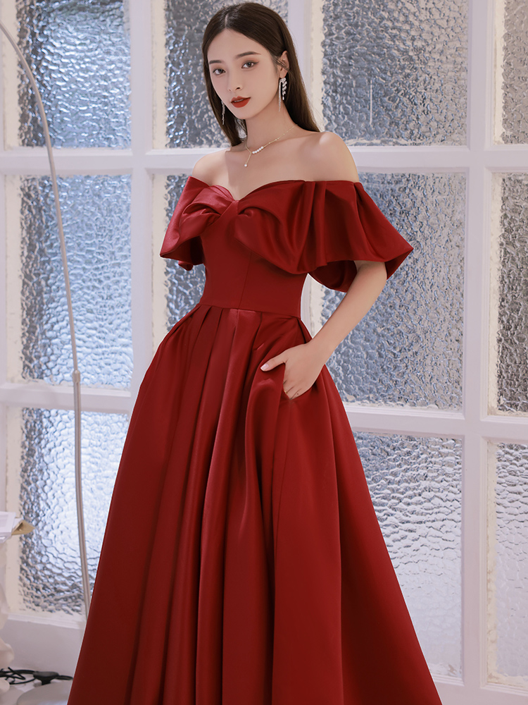 Red evening dress, wedding dress, 2021 collection, autumn, open shoulders