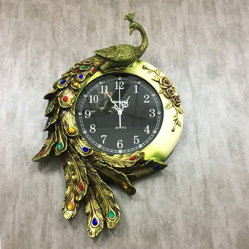 European-style diamond-encrusted color peacock wall clock Modern fashion clock Living room large wall table personality mute digital clock