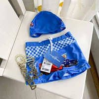 Синий гоночный автомобиль, плавательная шапочка