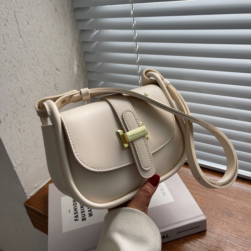 Advanced senses French small crowdsourcing girls 2022 new models of winter hand buckets of new texture foreign pie 100 hitch satchel