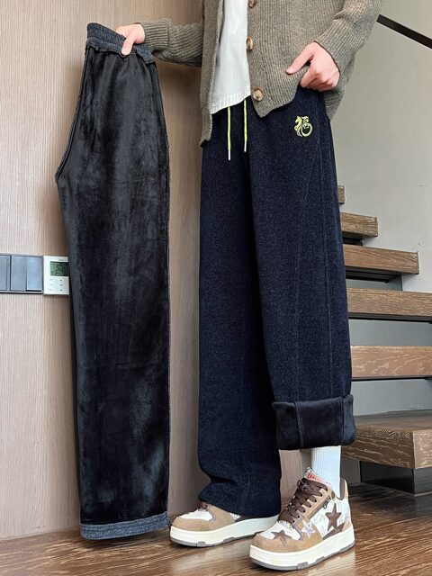 Teenagers' Pants with Fleece Lining, Thickened for Autumn and Winter, Loose Straight-Leg Sweatpants for Boys, Casual Long Pants for Middle and High School Students