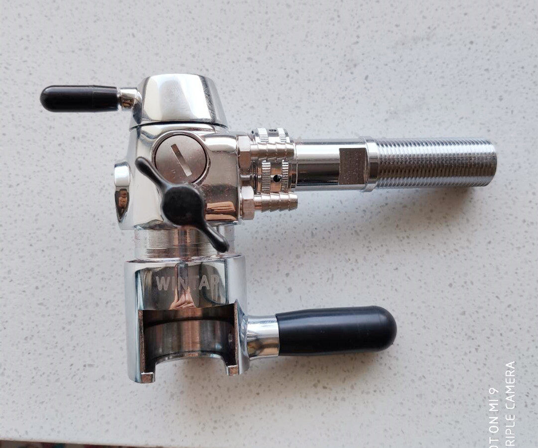 Craft brewing home brewer bottle filling apparatus Bottler Placing vessel foam Pegasus defoamer Bottling and beating machine equipment