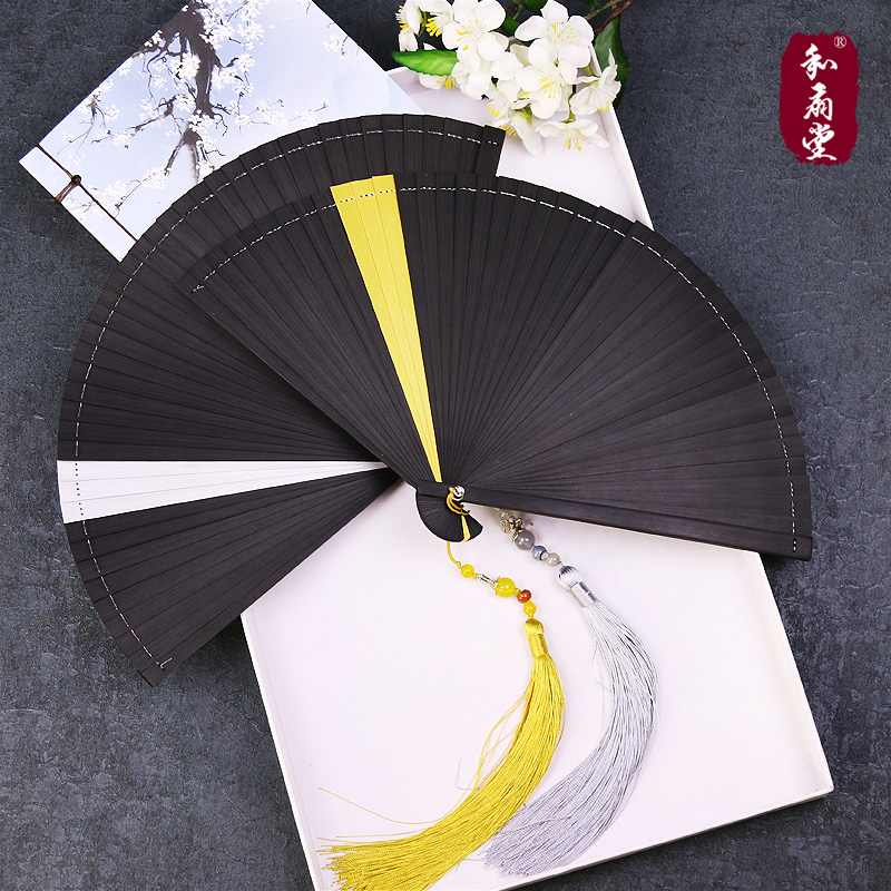 Chinese style bamboo fan Carved hollow Japanese ancient style men and women folding fan Handmade gold and silver small dance fan