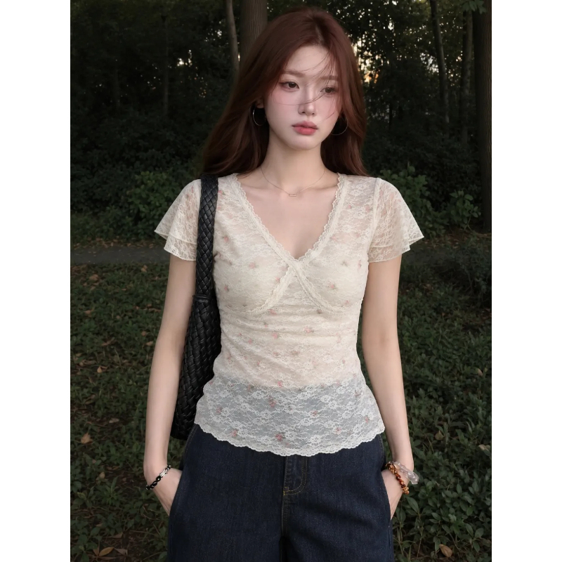 Plus-Size French-Style Lace Floral V-Neck Short-Sleeve T-Shirt for Women, Summer Slim-Fit Design Top