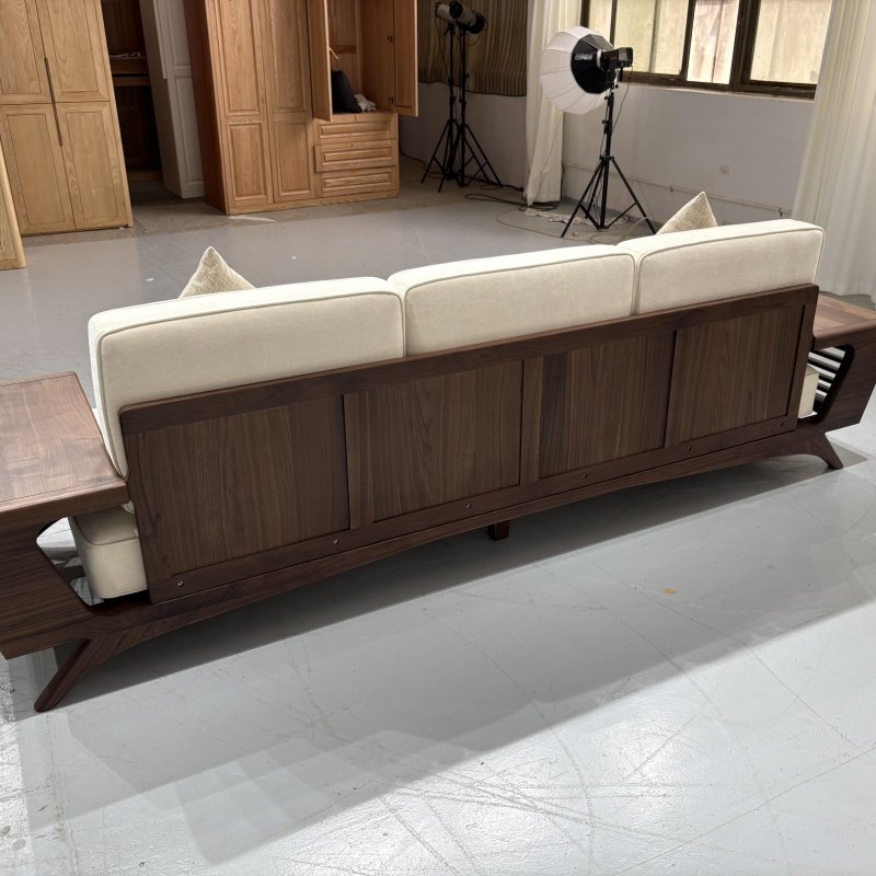 新中式宋式美学直排黑胡桃木沙发，2026高端家居趋势如何选？