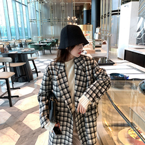 Black and white plaid woolen coat small woman 2020 Autumn and Winter new popular long Welsh plaid coat