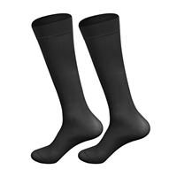 Черная как смоль худая модель с чистым лицом