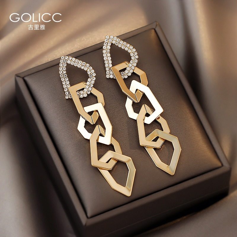 High level Sensory Atmosphere Earrings 2021 New Tide Ear pins Women in small crowdDesign senses European and American wind earrings