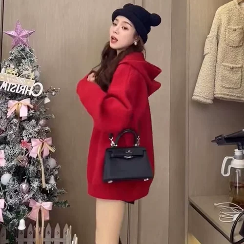 Красное шерстяное платье, длинный трикотажный свитер, свободный крой, средней длины