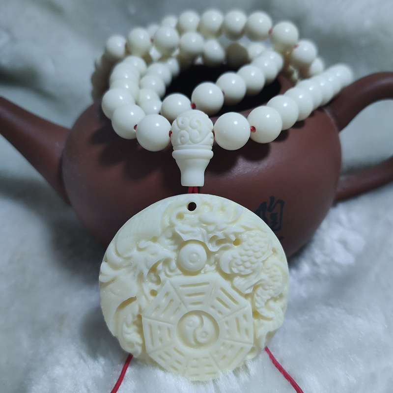 Ivory Fruit Engraving Dragon Phoenix Gossip Pendant Statue of Buddha Accessories Car Pendant safe with no sign Men and women Necklace