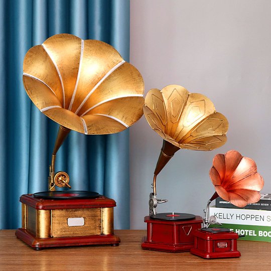 Retro old-fashioned big horn gramophone model decoration vinyl record player creative home soft decoration photography props