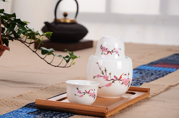 2 hai ly rượu vang đặt một nồi hai ly rượu vang trắng ấm rượu vang vàng rượu vang ấm rượu thuốc rượu vang rượu vang ly rượu hầm ly rượu vang mạ vàng