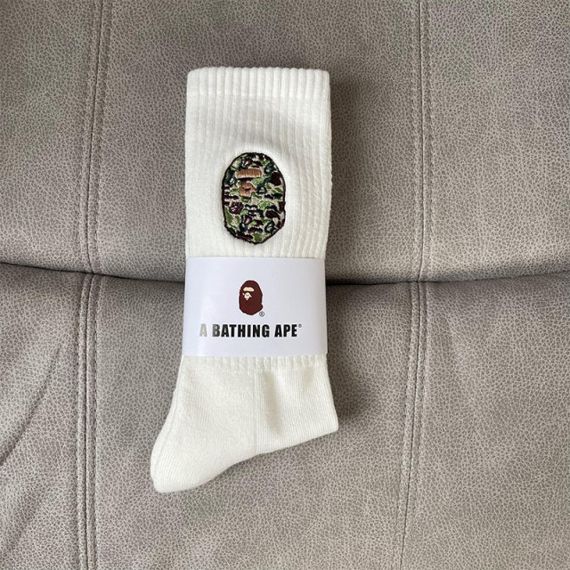 BAPE ape head big LOGO embroidery Japanese trendy socks solid color towel bottom high-top sports socks men and women's mid-tube black and white socks