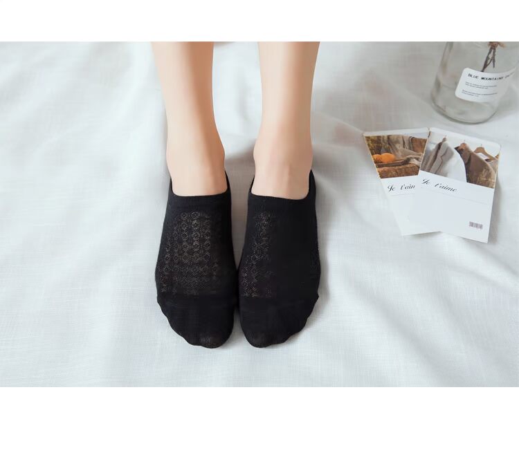 Mùa xuân và mùa hè vớ thuyền nữ Nhật Bản nông miệng vớ hollow lưới thoáng khí phần mỏng ladies sợi tre vớ vô hình CW05 tất cao cổ nữ