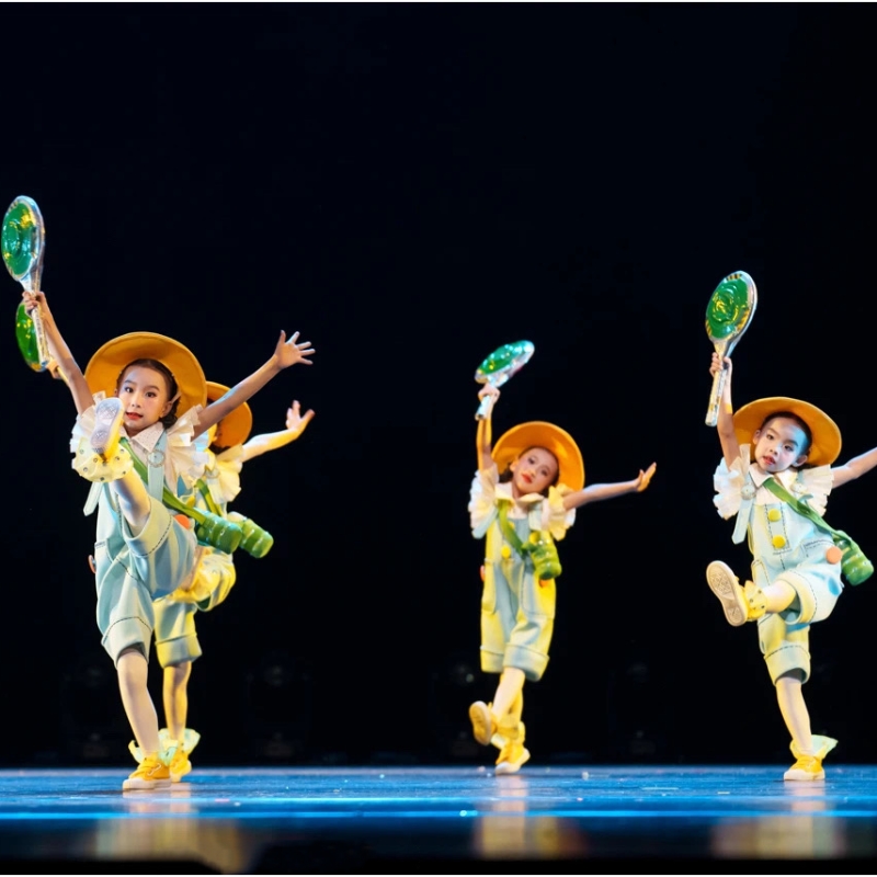 私たちは皆、道路を渡りますパフォーマンス衣装新しい交通安全テーマダンス衣装信号パフォーマンス衣装新年の日