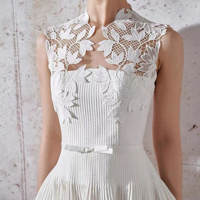 2023 Vietnamese niche white lace splicing celebrity temperament narrow waist slimming long skirt big swing dress dress