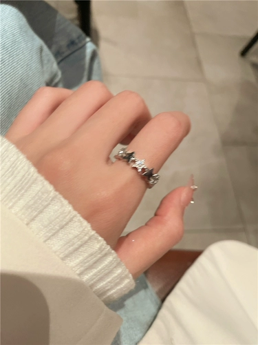 Комплект, небольшое дизайнерское безразмерное универсальное кольцо, коллекция 2023, тренд сезона, простой и элегантный дизайн, на указательный палец