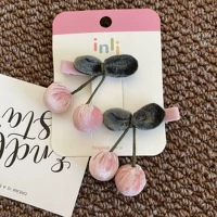 Розовая заколка для волос