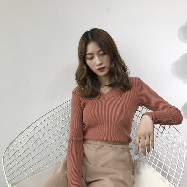 Mùa thu đông 2018 phiên bản mới của Hàn Quốc với áo len cổ lọ có cổ chữ V màu đơn nữ Slim là áo len đáy dài tay hoang dã mỏng áo cổ lọ