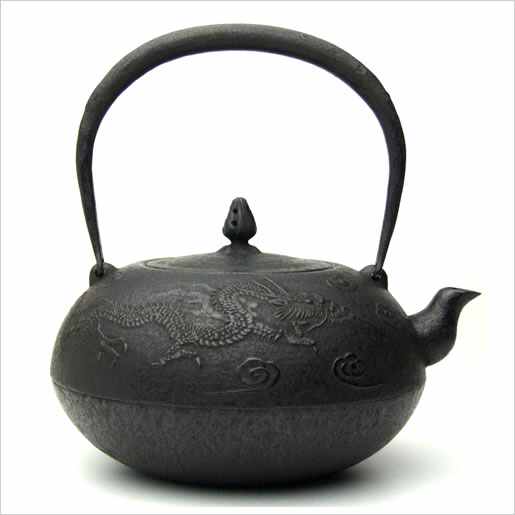 治】在銘 霰紋肩衝形鉄瓶☆茶道具 TC25