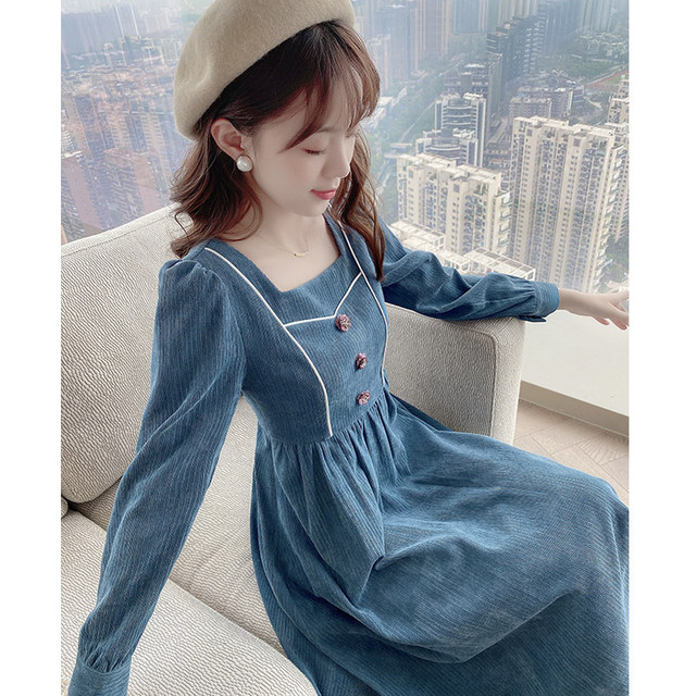 Hepburn style dress autumn 2022 new women's clothing retro square collar thin long skirt autumn literary style skirt