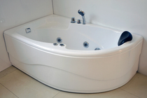 Fan-shaped acrylic surf massage triangle skirt home adult thermostatic embedded freestanding corner bathtub