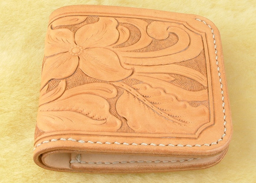 Hand-made leather clamps made by hand-made wealth of Italian tanning leather