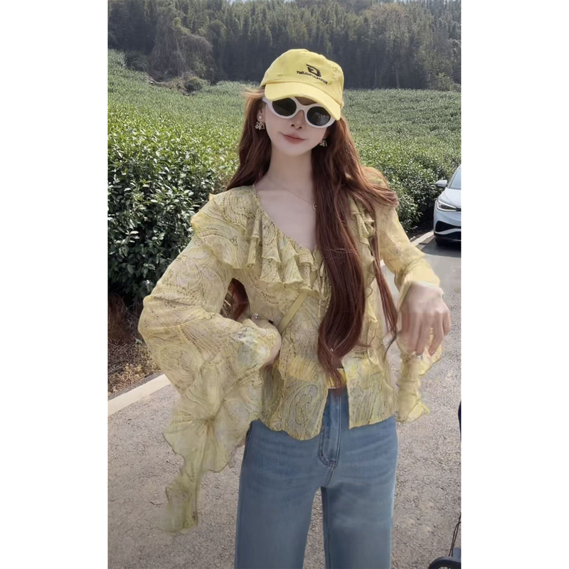 French Retro Romantic V-Neck Lace Slightly See-Through Top with Spring and Summer Style Design and Ruffled Long-Sleeved Shirt