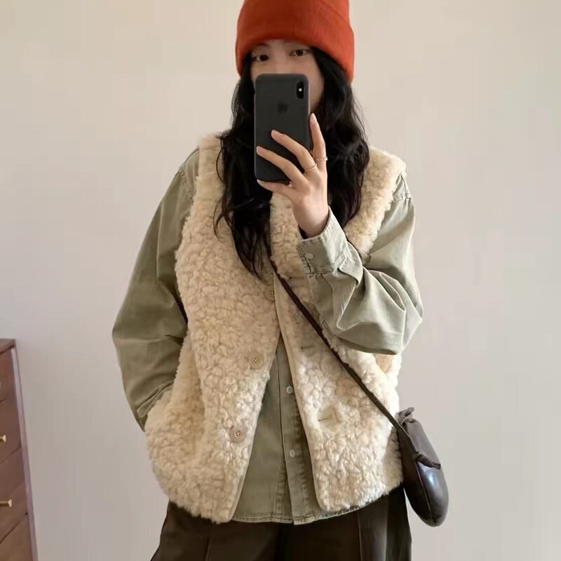 Lamb Wool Plush Vest for Women, Autumn and Winter Eco-Friendly Faux Fur Vest, Thickened for Warmth, Layered Sleeveless Furry Coat, Gilet Lamb Wool Plush Vest for Women, Autumn and Winter Eco-Friendly Faux Fur Vest, Thickened for Warmth, Layered Sleeveless Furry Coat, Gilet