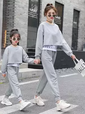 In the fall of 2021, the special parent-child costume fried street girl sports suit is different for children. Mother and daughter tide cool sweater