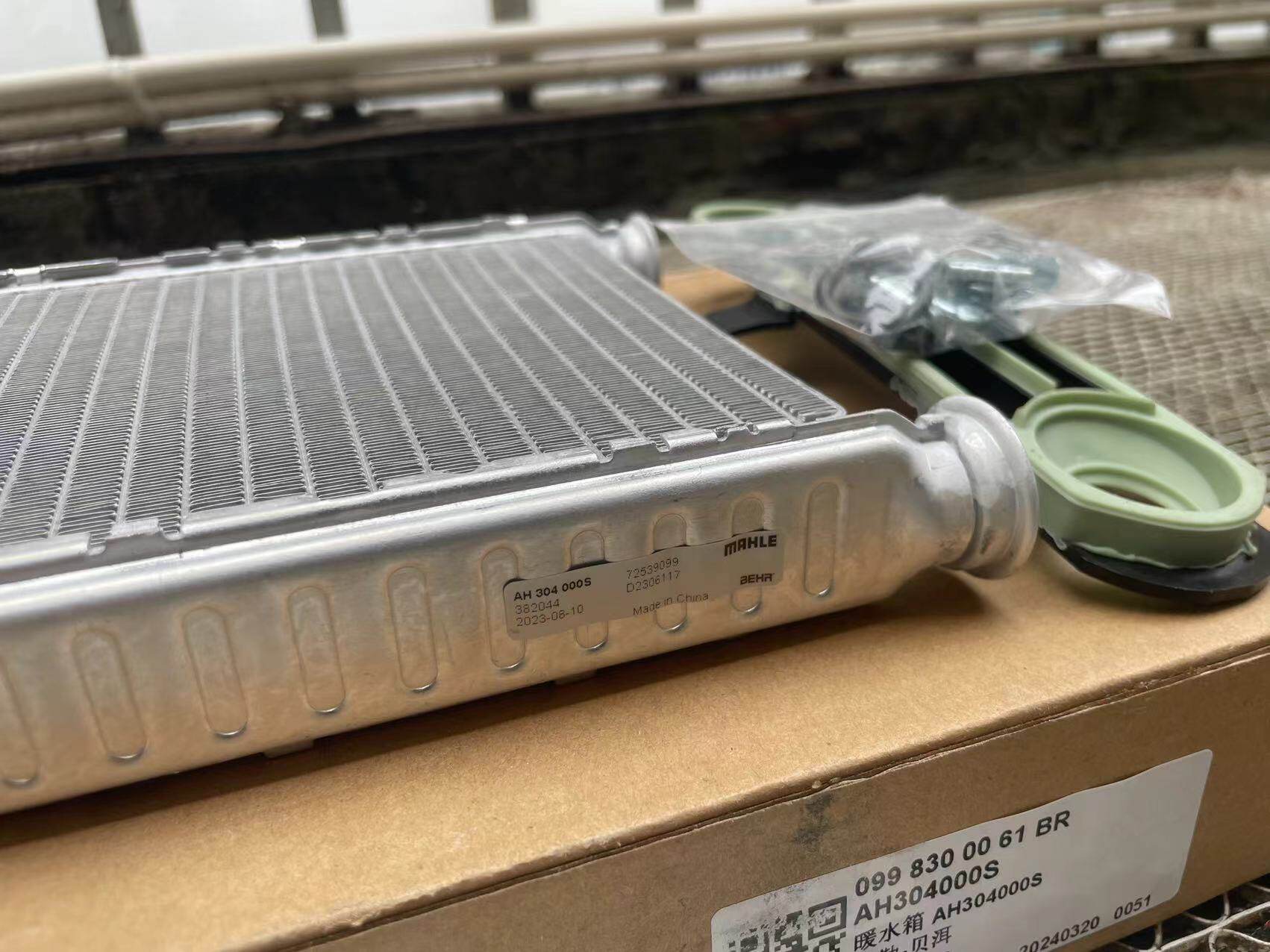 товар из китая 适用奔驰c180 c200 e260 e300 glc260w205w213w253暖风水箱膨胀阀 MAHLE