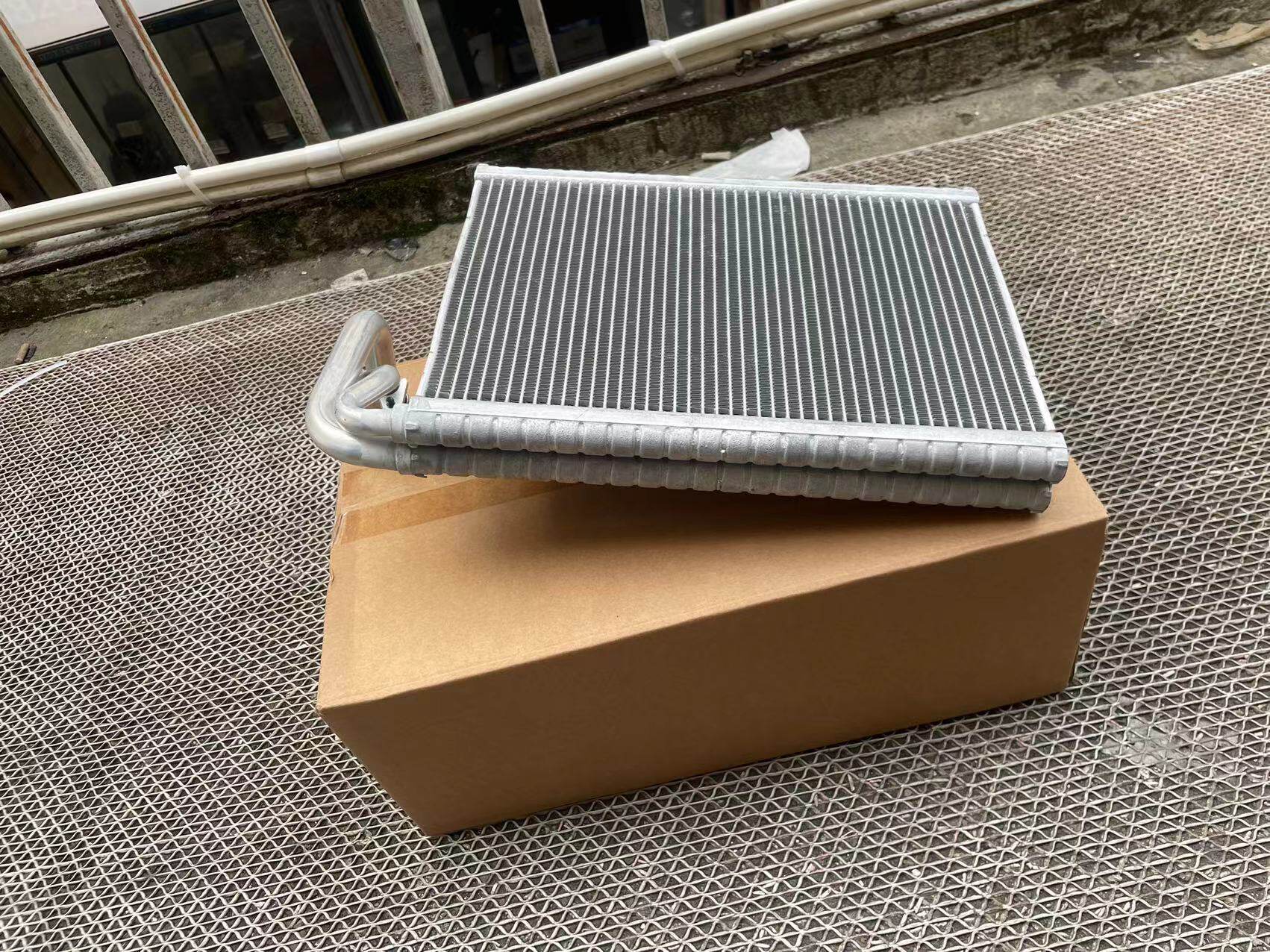 товар из китая 适用奔驰w204w212e200e260c180c200c260glk空调蒸发器芯暖风水箱 MAHLE