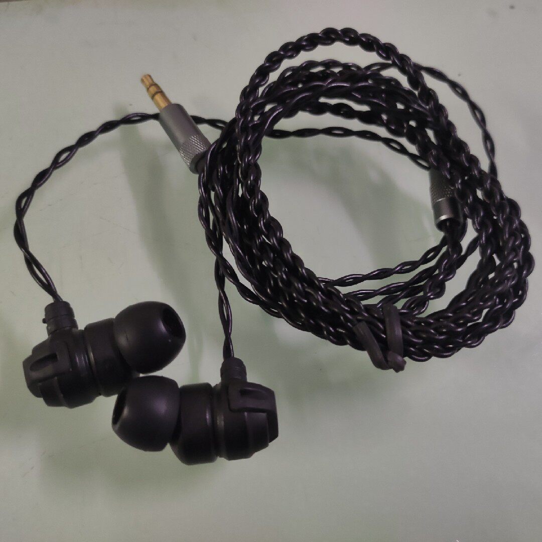 Bug-Gothic headphones seahf-0086 listening-type in-ear headphones old classic